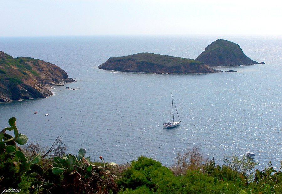 File:Isole Gemini e golfo Innamorata - panoramio.jpg