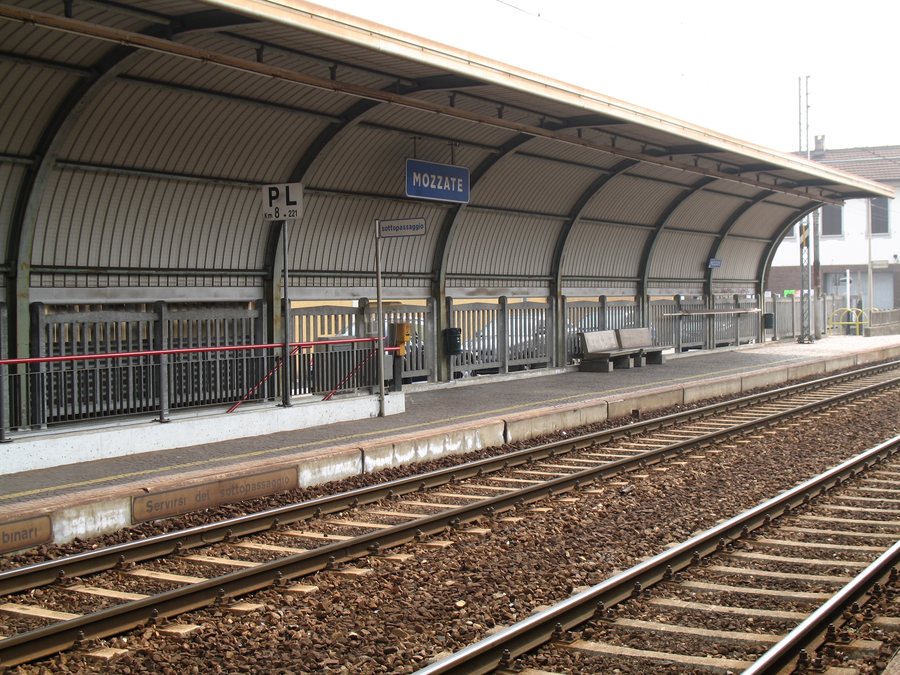 File:Mozzate - stazione ferroviaria - binari.jpg