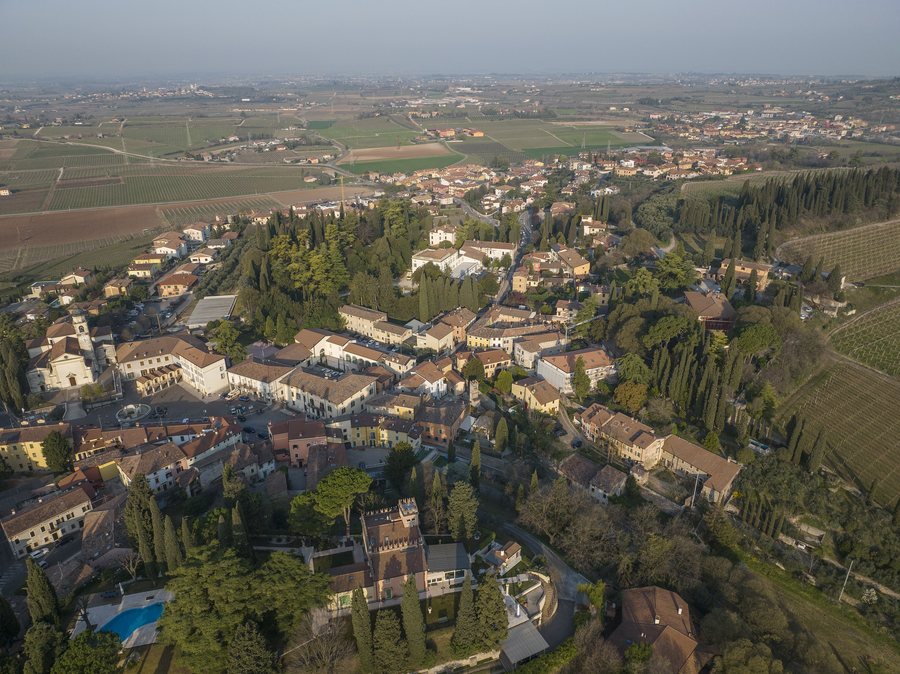 File:Italy - Sona.jpg