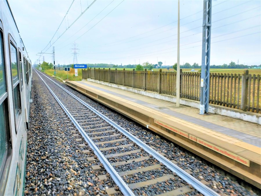 File:Arcene train stop.jpg