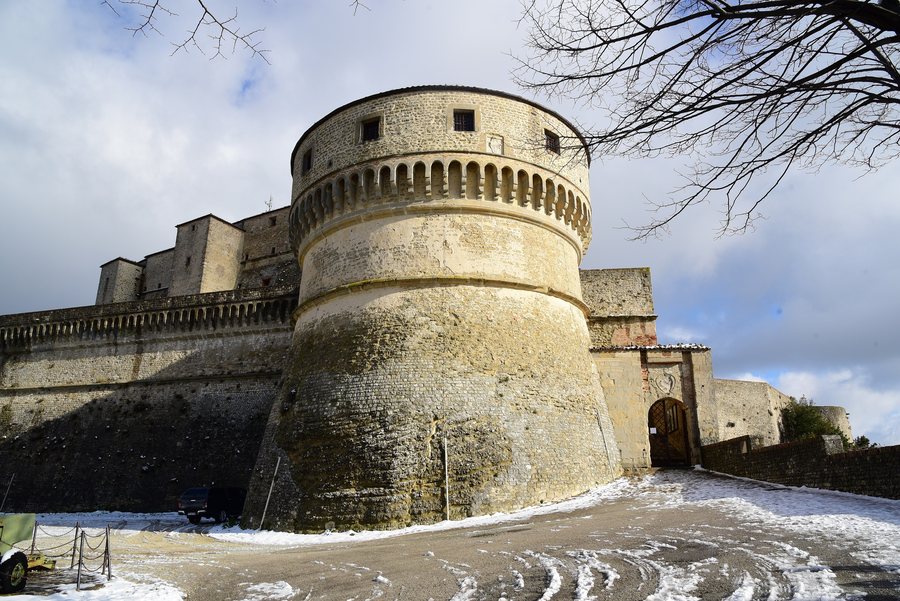 File:San Leo imbiancata.jpg