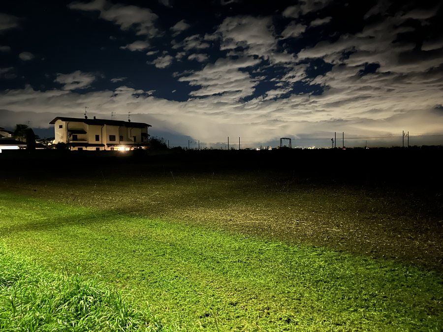 File:Nubi notturne su Trecate viste da Garbagna Novarese.jpg