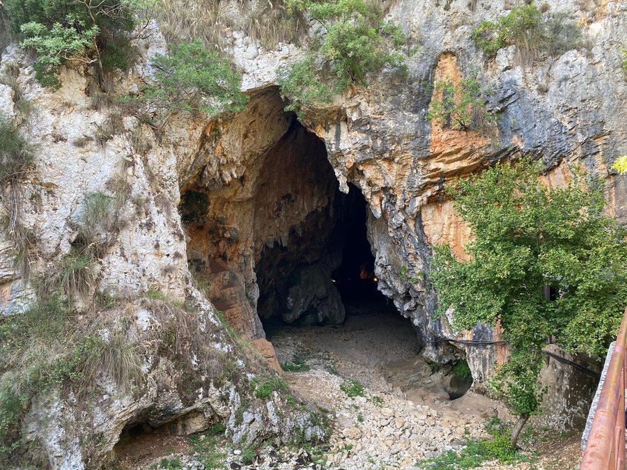 File:Grotte di Pastena esterno.jpg