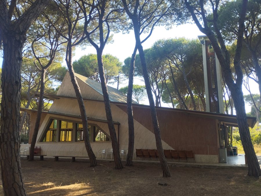 File:Santa Teresa di Lisieux (Principina a Mare, Grosseto).jpg