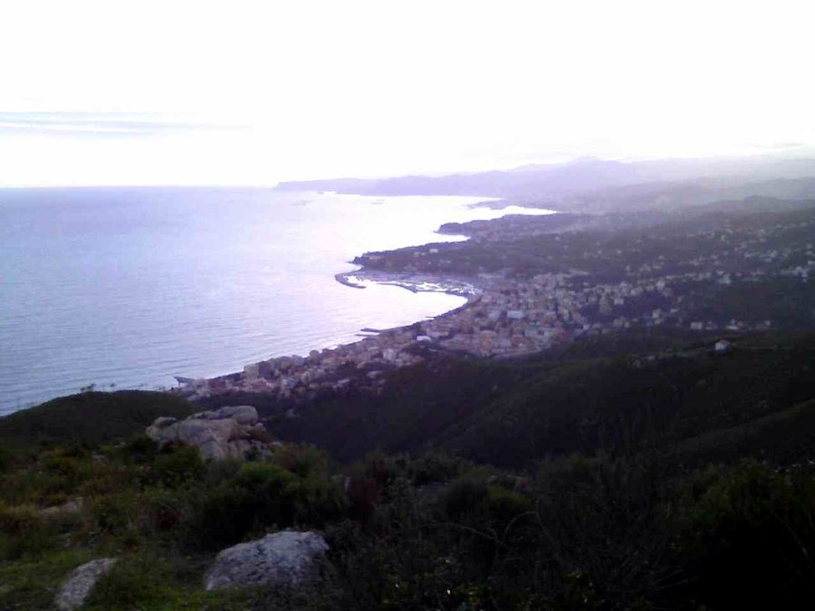 File:Varazze-panorama dal santuario della Guardia.jpg