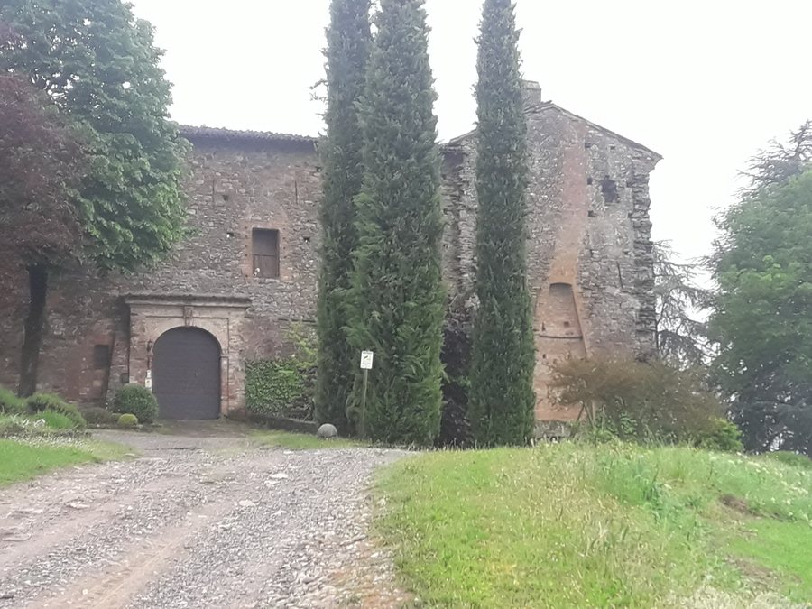 File:Castello Casanova Piozzano.jpg