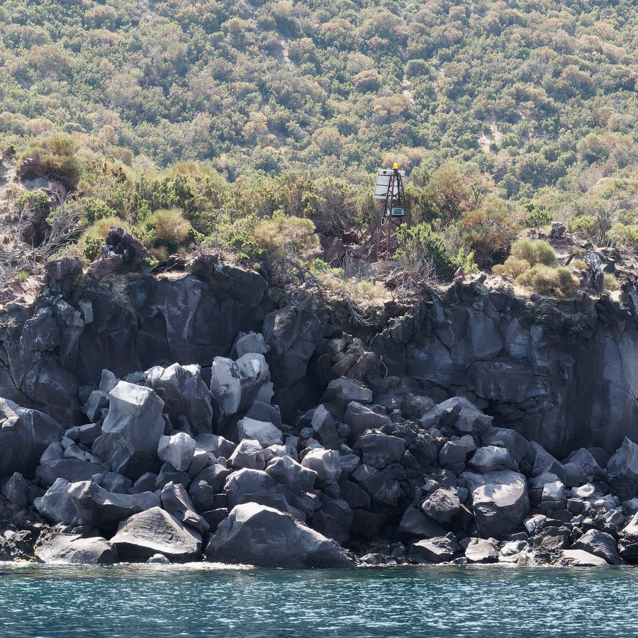 File:Italy Vulcano Porto di Levante.jpg
