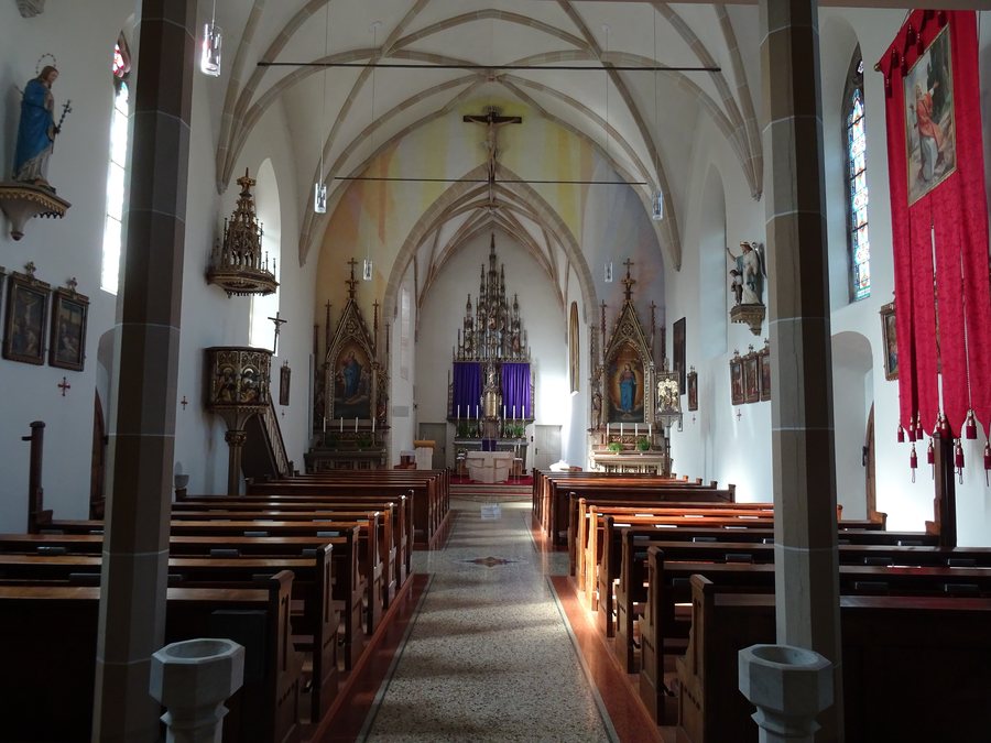 File:Andriano, chiesa di San Valentino - Interno 01.jpg