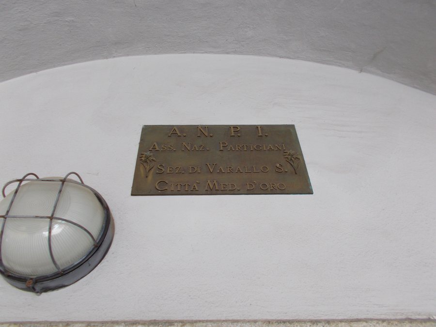 File:Varallo Sesia - associazione nazionale partigiani Italia.jpg