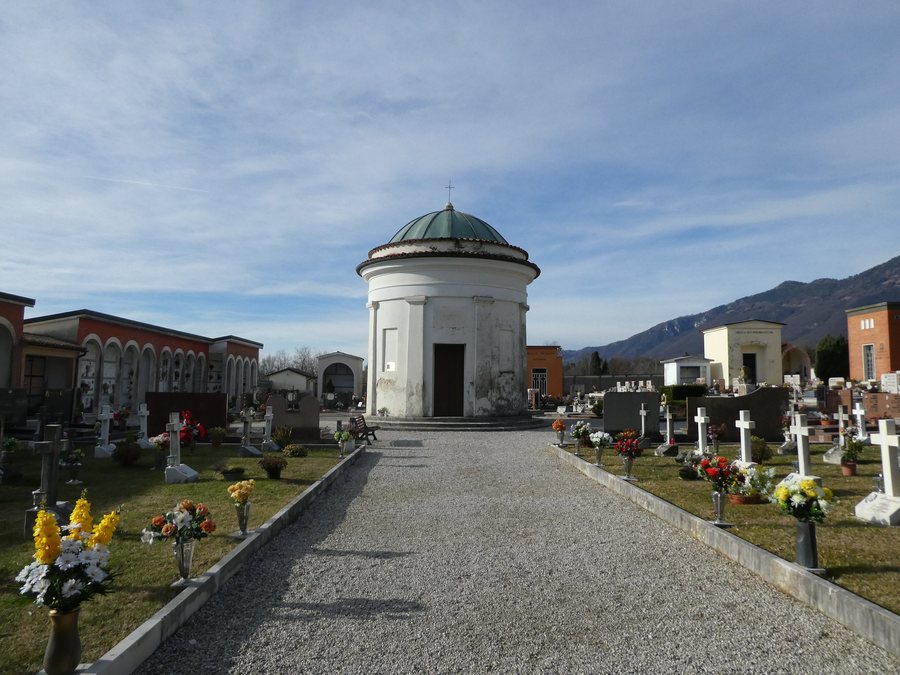 File:Cimitero di Paderno del Grappa 01.jpg