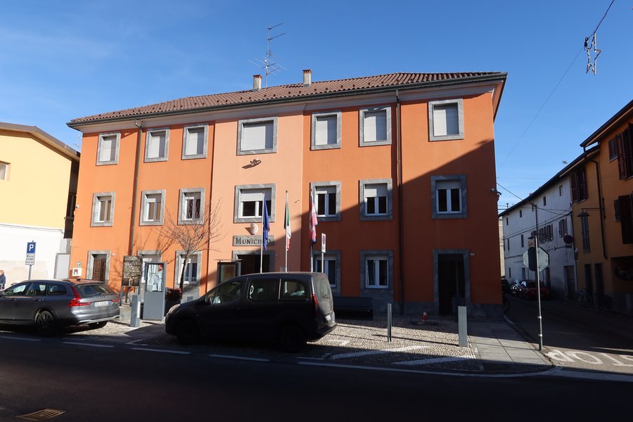 File:Vaprio d'Agogna Municipio.jpg