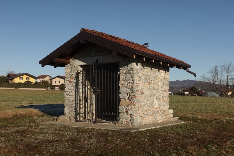 File:Oleggio Castello Cappella del Crocifisso 01.jpg