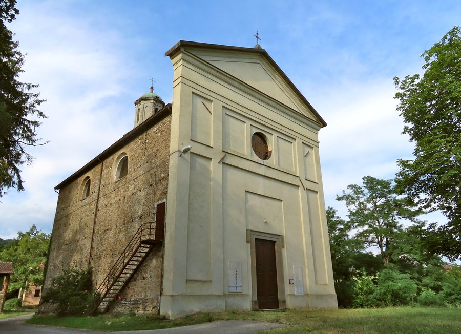 File:Chiesa di San Pietro Apostolo (Porcigatone, Borgo Val di Taro) - facciata e lato ovest 2022-07-02.jpg