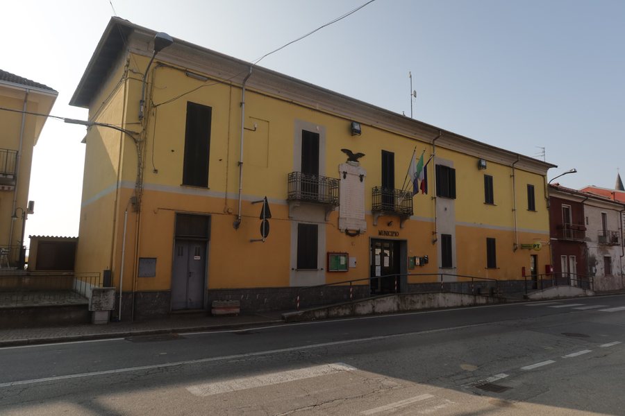 File:Castellazzo Novarese Municipio.jpg