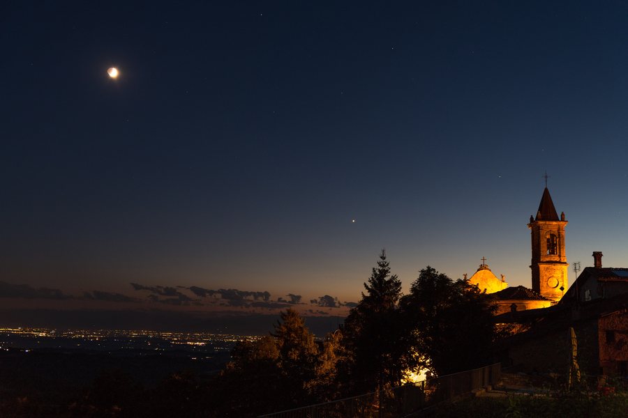 File:Night in Cissone, Piemonte, Italy.jpg