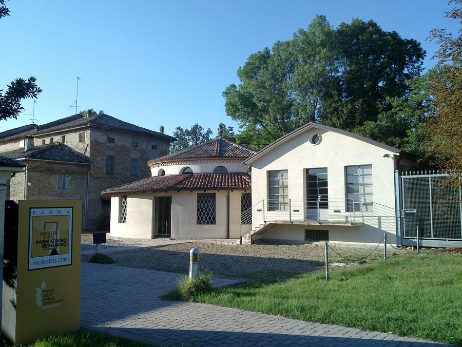 File:Soragna Museo del Parmigiano-Reggiano.jpg