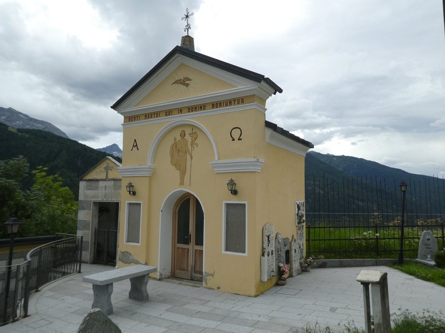 File:Cimitero di Villa Dalegno - Cappella.jpg