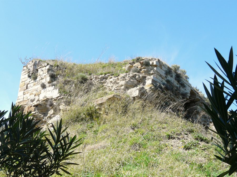 File:Lingueglietta-ruderi castello.jpg