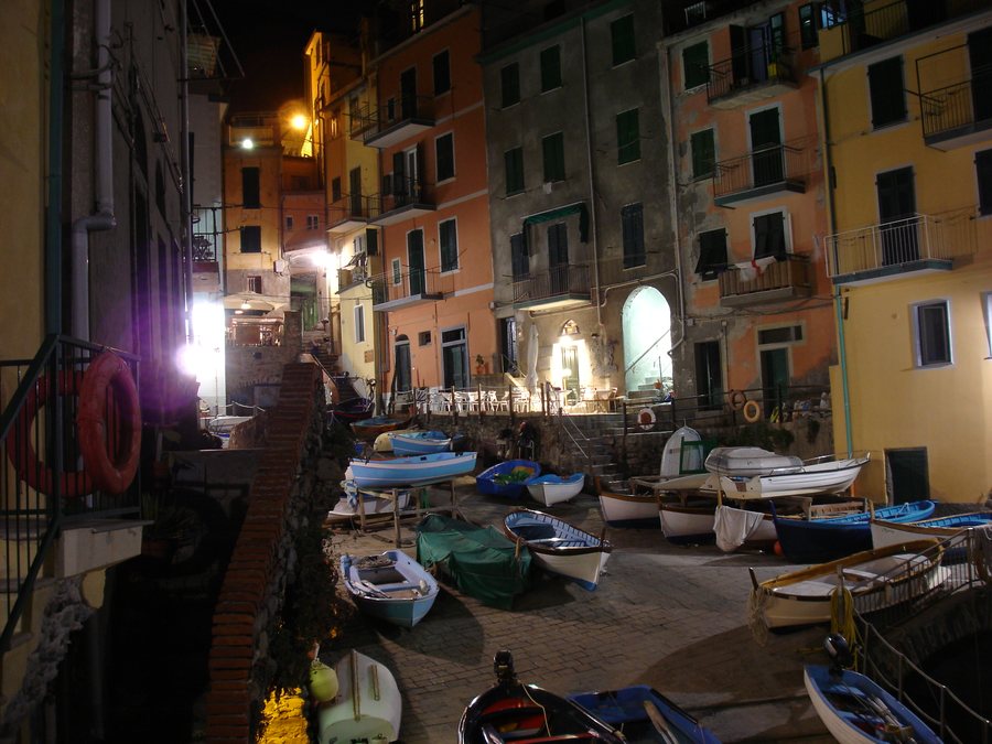 File:Port, Riomaggiore, Italy - panoramio.jpg