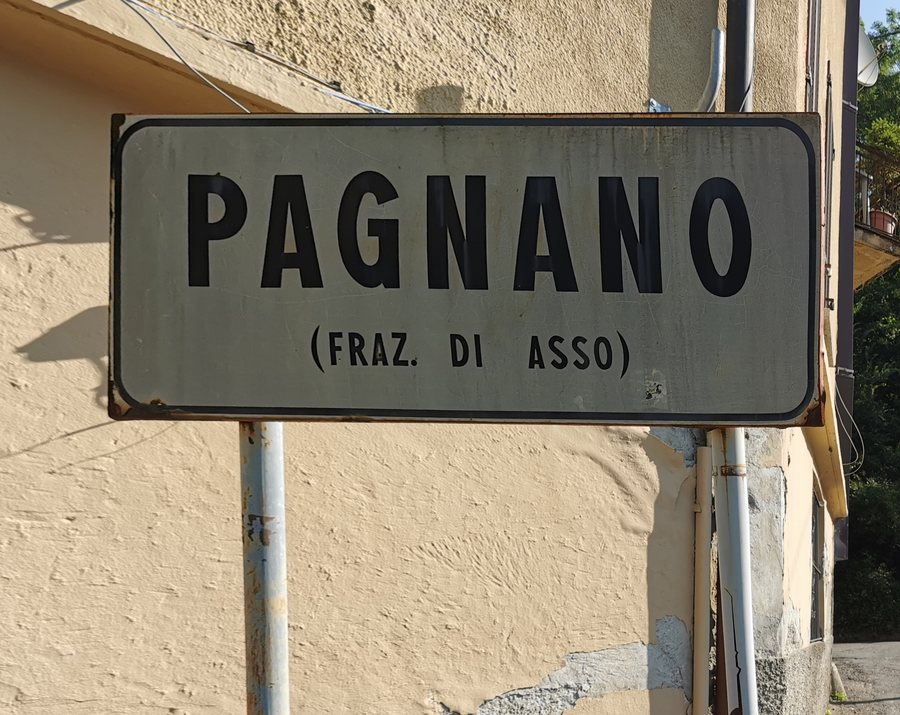 File:City limit sign of Pagnano (Asso).jpg