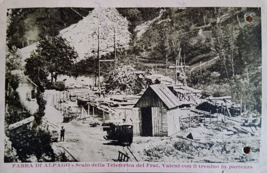 File:Farra d'Alpago - Scalo della Teleferica dei Frat. Valent con il trenini in partenza (10-03-1936).jpg