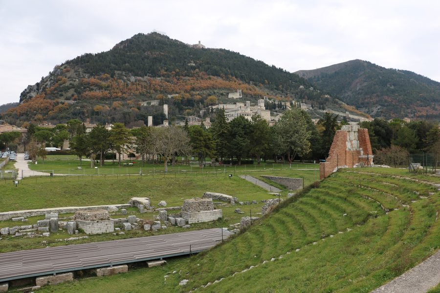 File:Gubbio - veduta 02.jpg