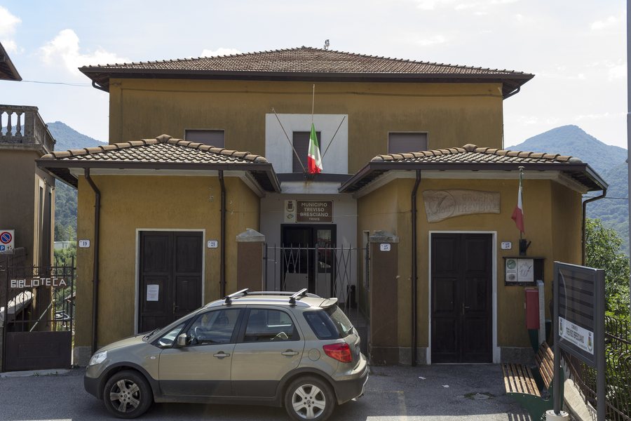 File:Treviso Bresciano - Trebbio - Municipio.jpg