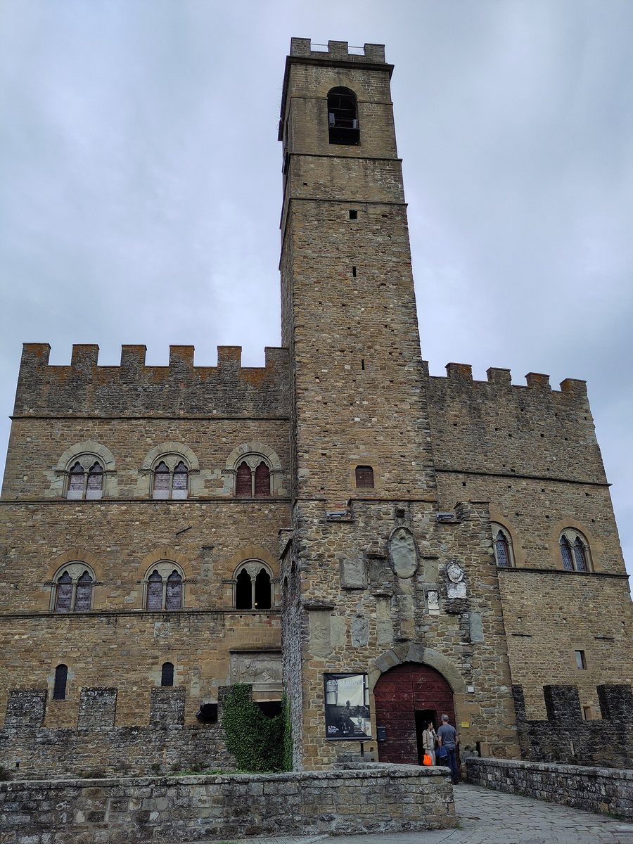 File:Poppi Castle front, 2024.jpg