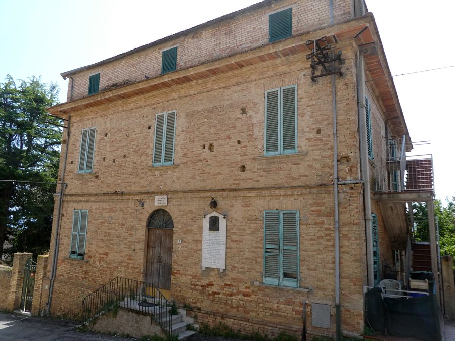 File:Montone - Asilo.jpg