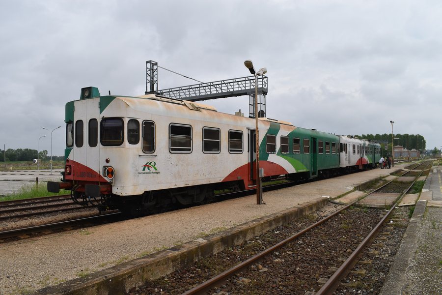File:Local train Codigoro Italy.jpg