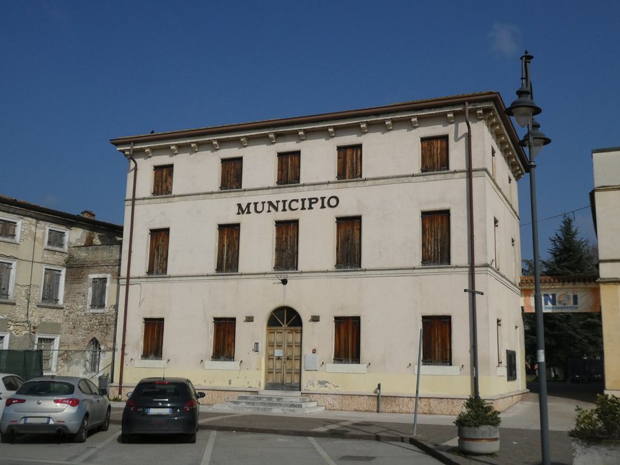 File:Buttapietra - Municipio.jpg