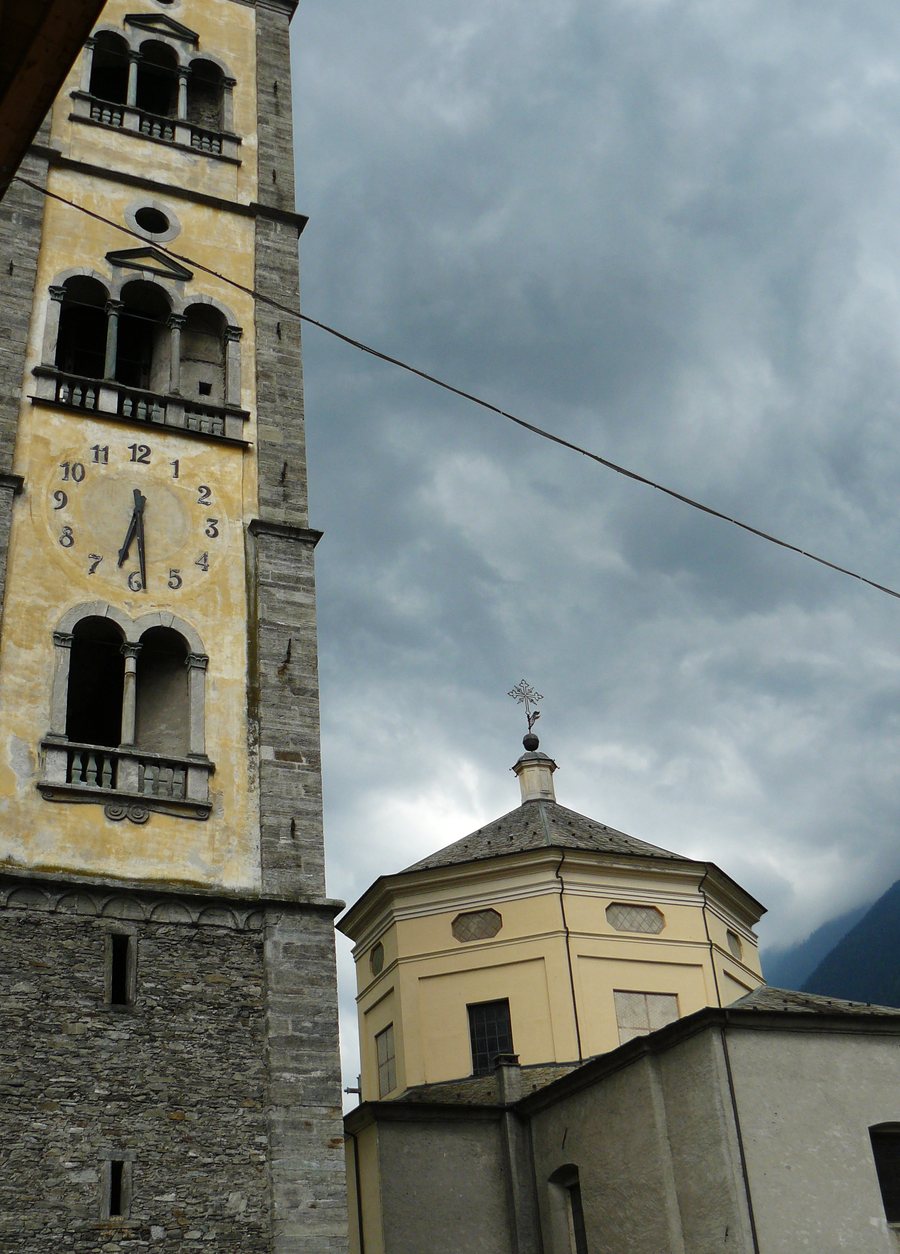 File:Bell tower and dome of San Giuseppe, church in Grosio, Italy.jpg