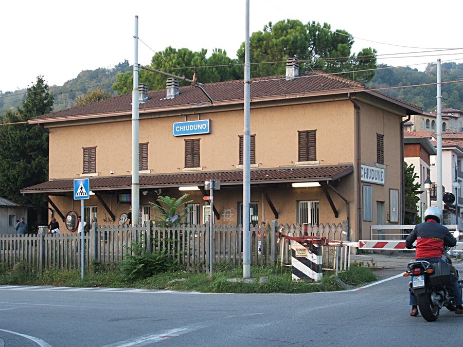 File:Chiuduno stazione.jpg