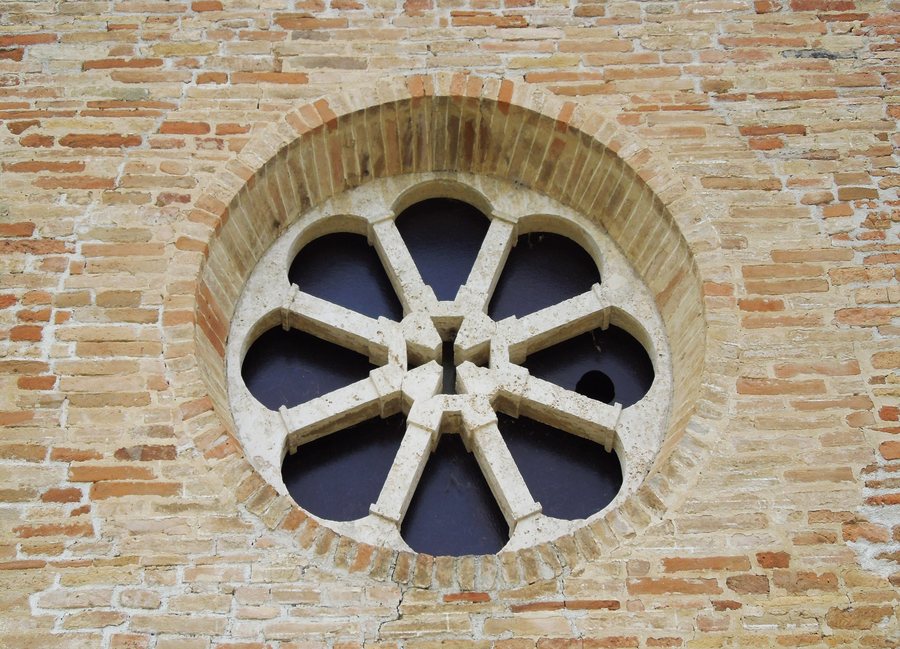 File:Chiesa di Santa Maria a Vico - Sant'Omero (TE) - rosone.jpg
