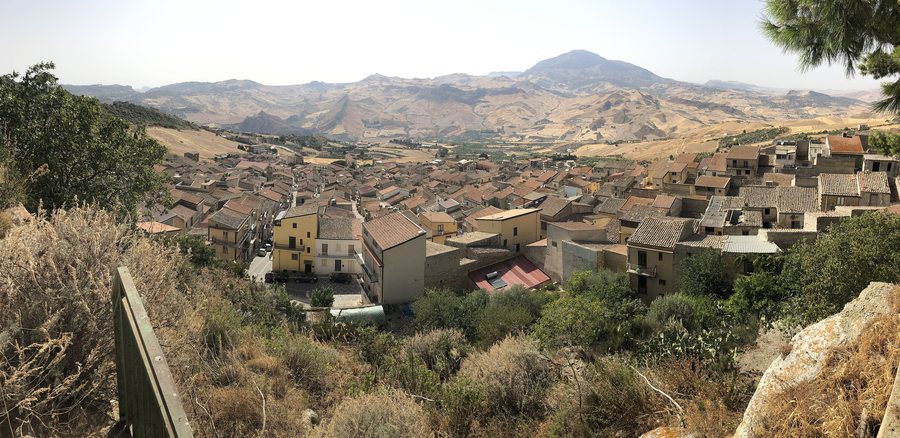 File:Panorama di Acquaviva Platani 2.jpg
