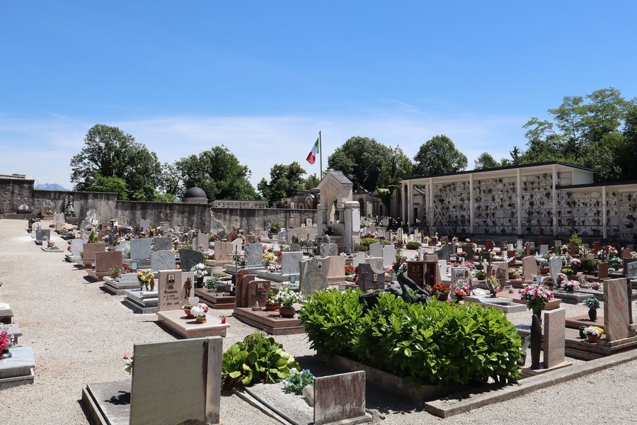 File:Cimitero di Sospirolo 01.jpg