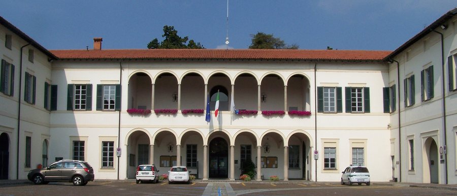 File:Villa Frisiani Olivares Ferrario, Corbetta, Italia.jpg