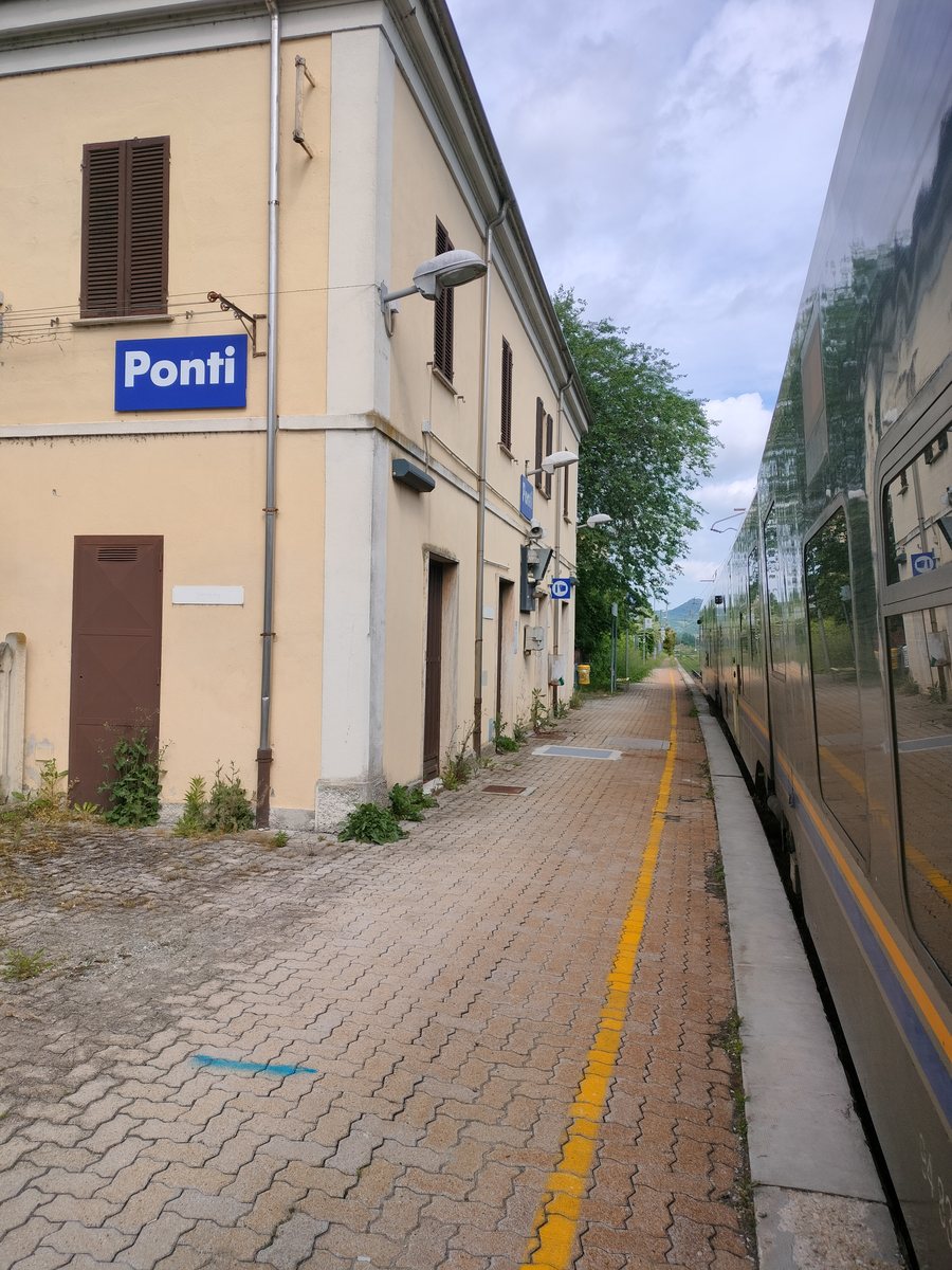 File:Ponti train station.jpg