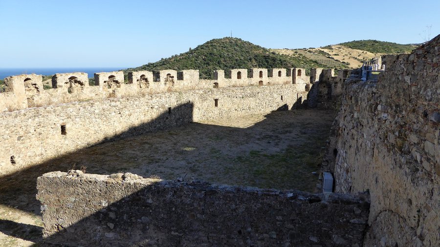 File:Stauferburg Rocca Imperiale 03.jpg