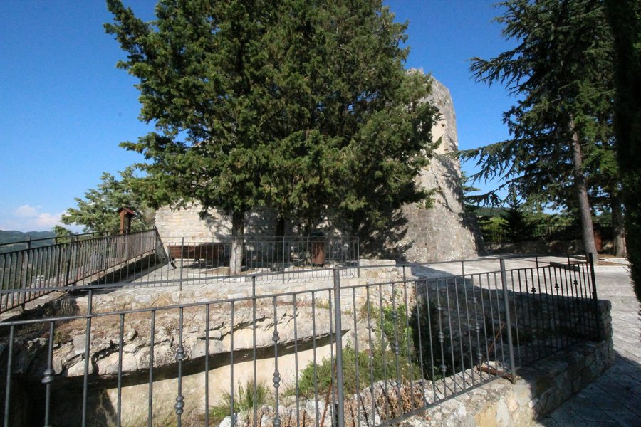 File:Semproniano Rocchette Di Fazio Castello Aldobrandesco 3.jpg