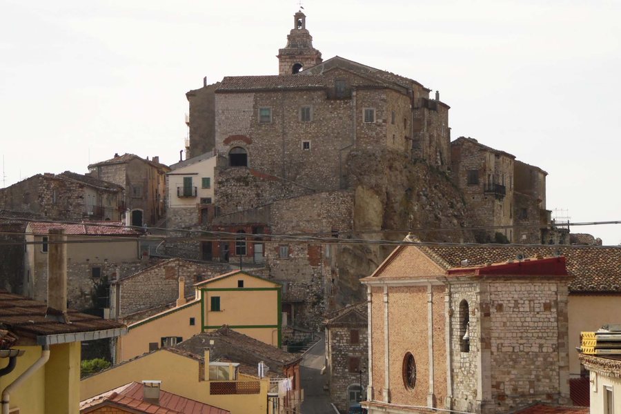 File:Palazzo baronale di Limosano.jpg