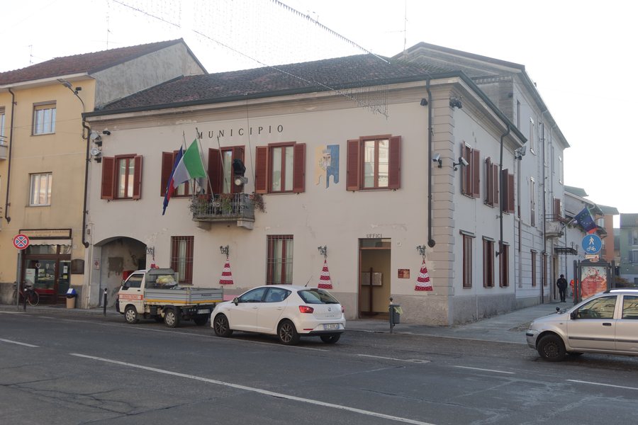 File:Cameri Municipio.jpg