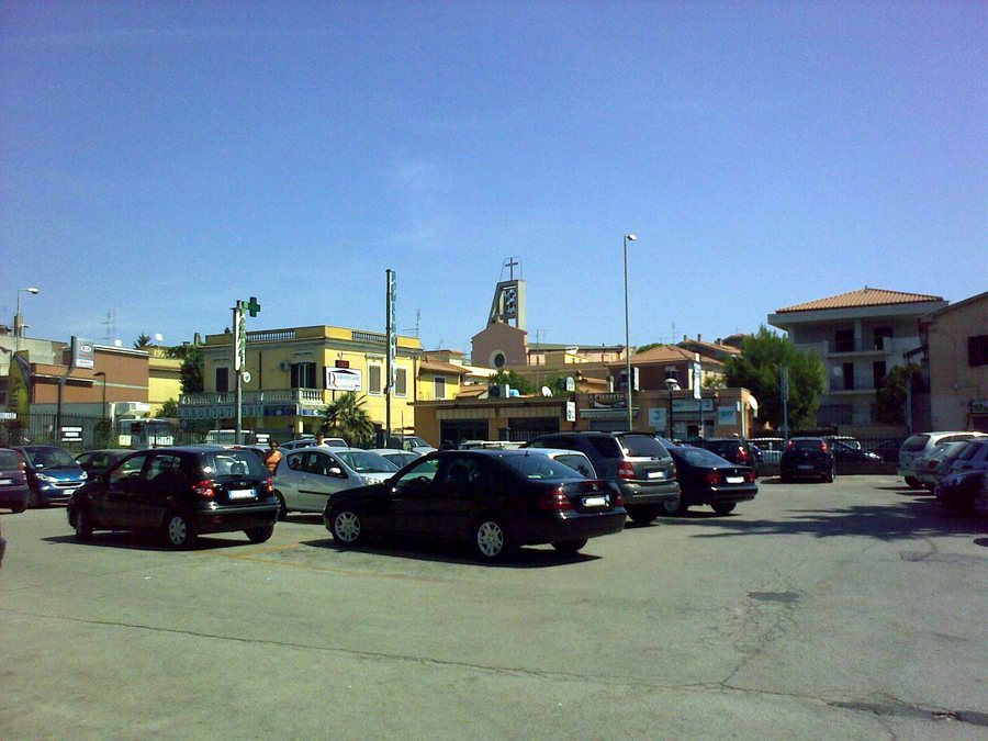 File:Pavona-Laghetto Castel Gandolfo.jpg