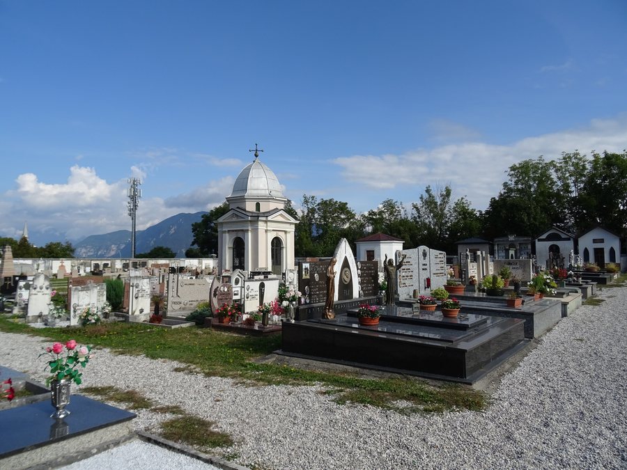 File:Cimitero di Enego 01.jpg