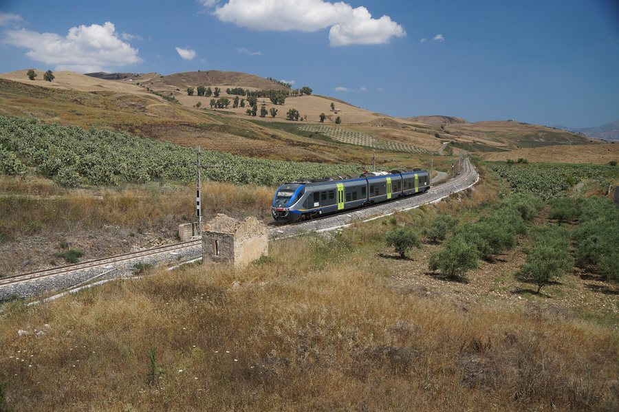 File:FS ALe 501 xxx Roccapalumba-Alia (2) 2018-06-23.jpg