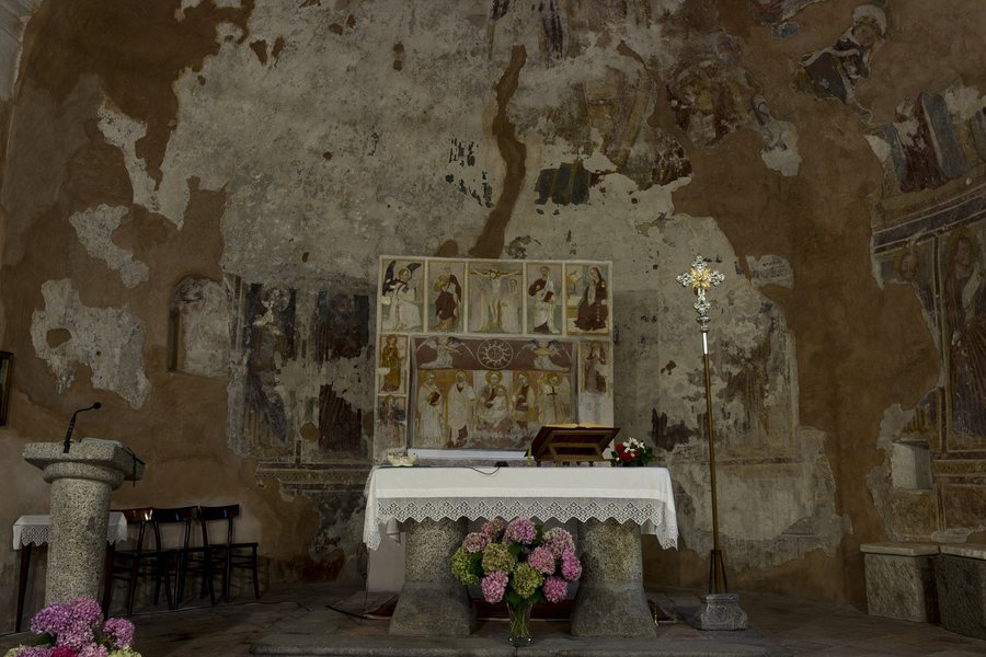 File:Idro - Pieve Vecchia - Altar.jpg