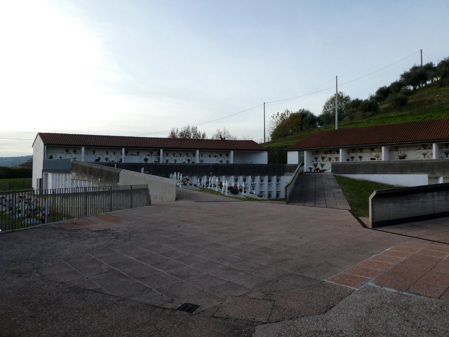 File:Cimitero nuovo di Pianezze 01.jpg