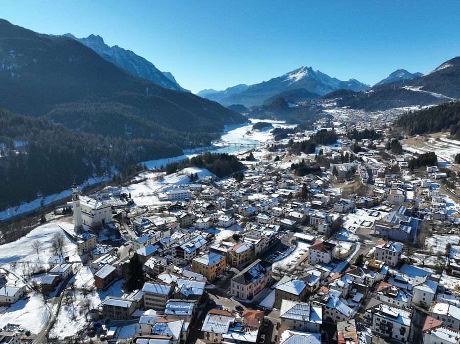 File:Domegge di Cadore.jpg