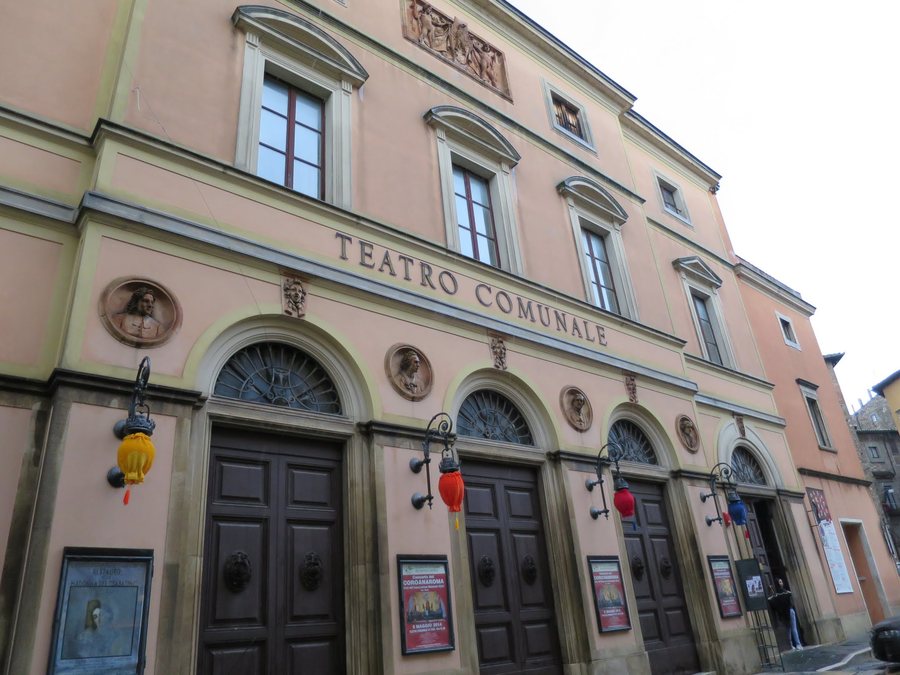 File:Teatro Comunale, Todi, Italy - panoramio.jpg