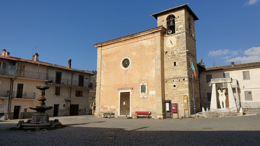 File:Collebrincioni (L'Aquila) 01.jpg